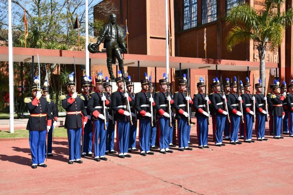 Alumnos de la Escuela Militar formados Alumnos de la Escuela Militar formados