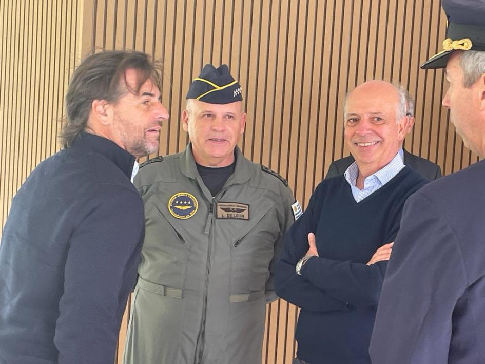 Presidente de la República, Ministro de Defensa y autoridades FAU Presidente de la República, Ministro de Defensa y autoridades FAU
