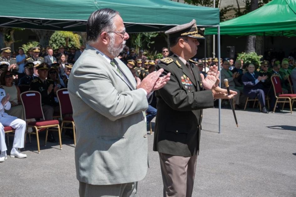 Ministro de Defensa Nacional, José Bayardi con el Comandante en Jefe del Ejercito, Gral. Claudio Feola
