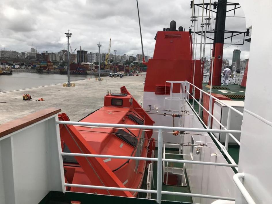 Buque «Hespérides» Vista desde la cubierta del buque hacia el puerto de Montevideo