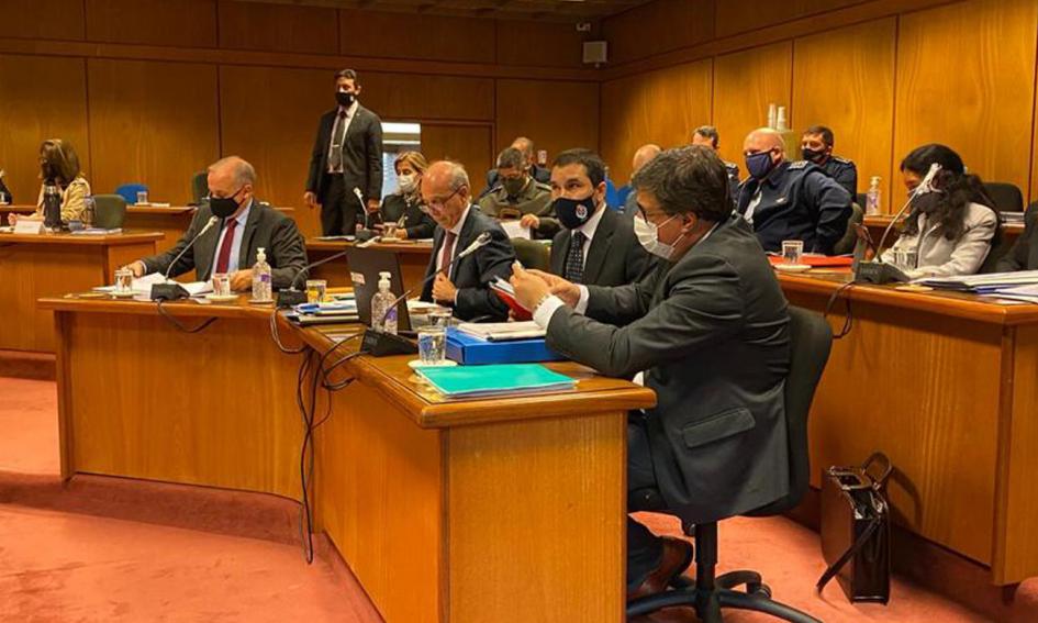 Ministro de Defensa en el Parlamento Ministro de Defensa en el Parlamento