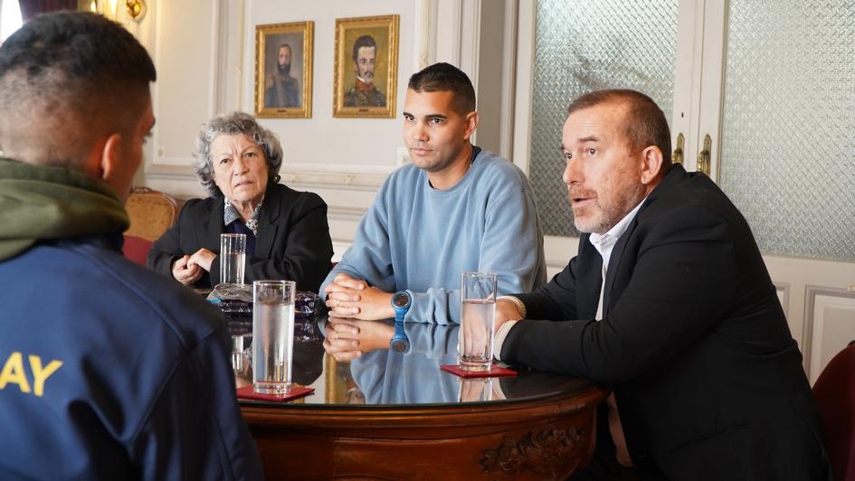 Bienvenida al soldado de 1º Valentín Soca (Atletismo), representante del Ejército Nacional Bienvenida al soldado de 1º Valentín Soca (Atletismo), representante del Ejército Nacional