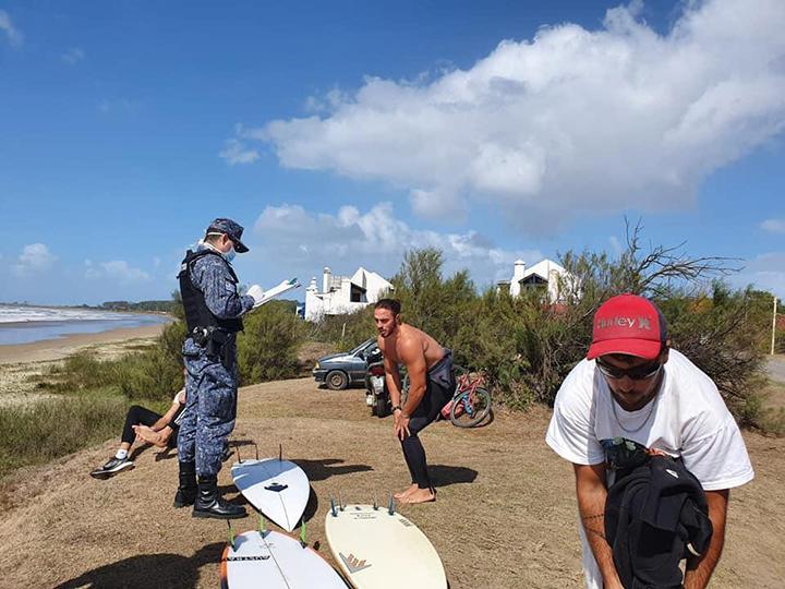 Mayor control por semana de turismo Efectivos realizando controles en la playa
