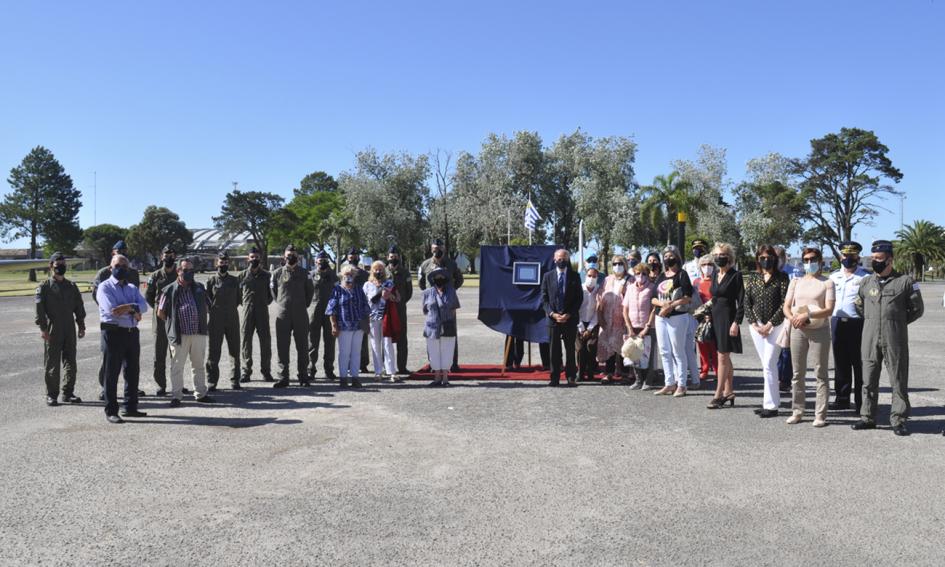 Homenaje a la Fuerza Aérea por "Todos en casa" Homenaje a la Fuerza Aérea por "Todos en casa"