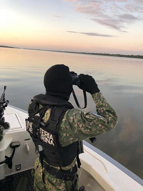 Efectivos realizando controles de patrullaje