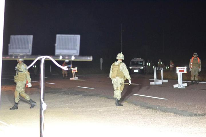 Efectivos realizando controles de patrullaje