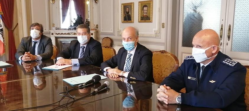 Firma de Convenio Autoridades presentando el convenio