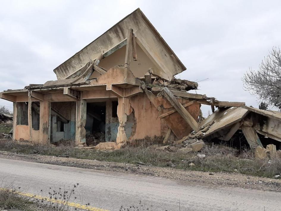 Misión en Altos del Golán Casa derrumbada en Altos de Golán