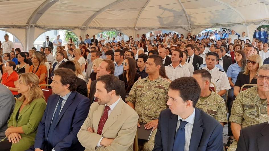 Personal del Ministerio de Defensa Nacional escuchando mensaje del Ministro, Javier García