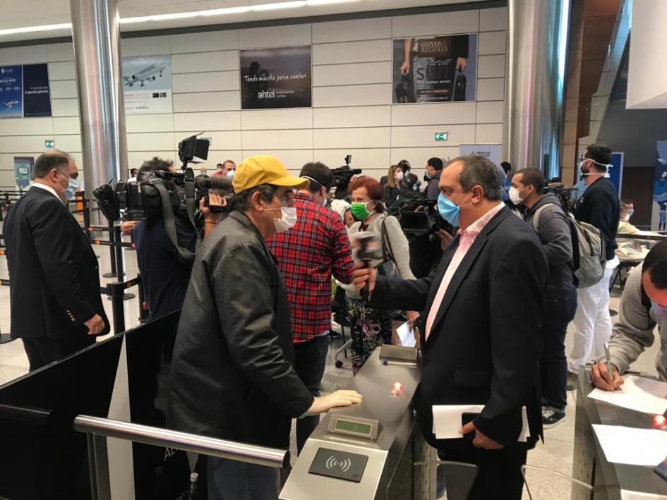 Pasajeros en chequeos del aeropuerto