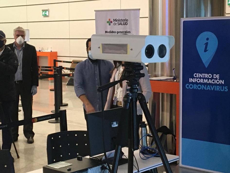 Misión humanitaria Cámara térmica para chequeo en el aeropuerto