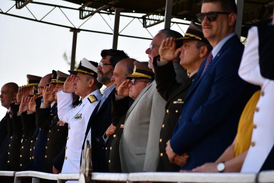 Ministro de Defensa Nacional, José Bayardi con autoridades Ministro de Defensa Nacional, José Bayardi con autoridades