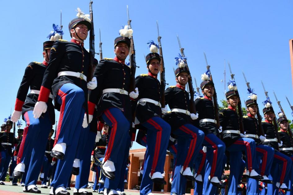 Formación militar realizando ceremonia Formación militar realizando ceremonia