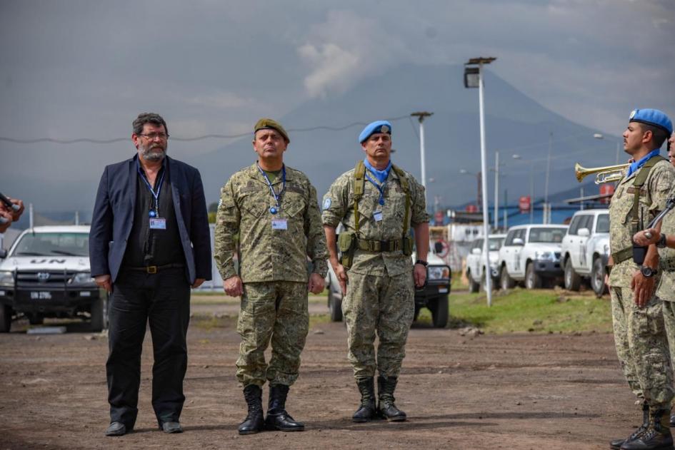 Subsecretario de Defensa, Ing. Agr. Andrés Berterreche, Comandante en Jefe del Ejército, Gral. de Ejército Claudio Feola y autoridad del Ejército en el Congo