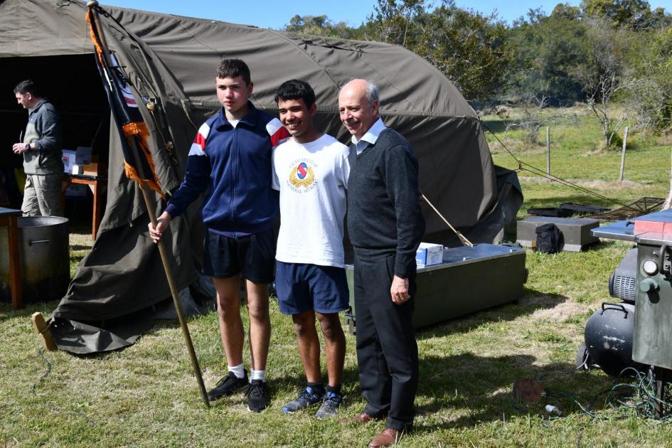 Ministro García visitó alumnos del Liceo Militar en Parador Tajes