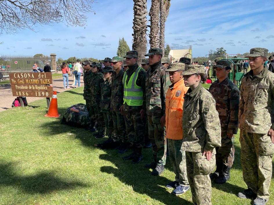 Ministro García visitó alumnos del Liceo Militar en Parador Tajes