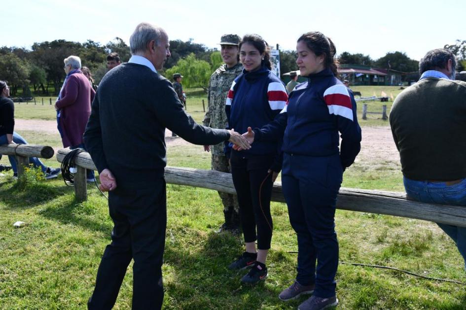 Ministro García visitó alumnos del Liceo Militar en Parador Tajes