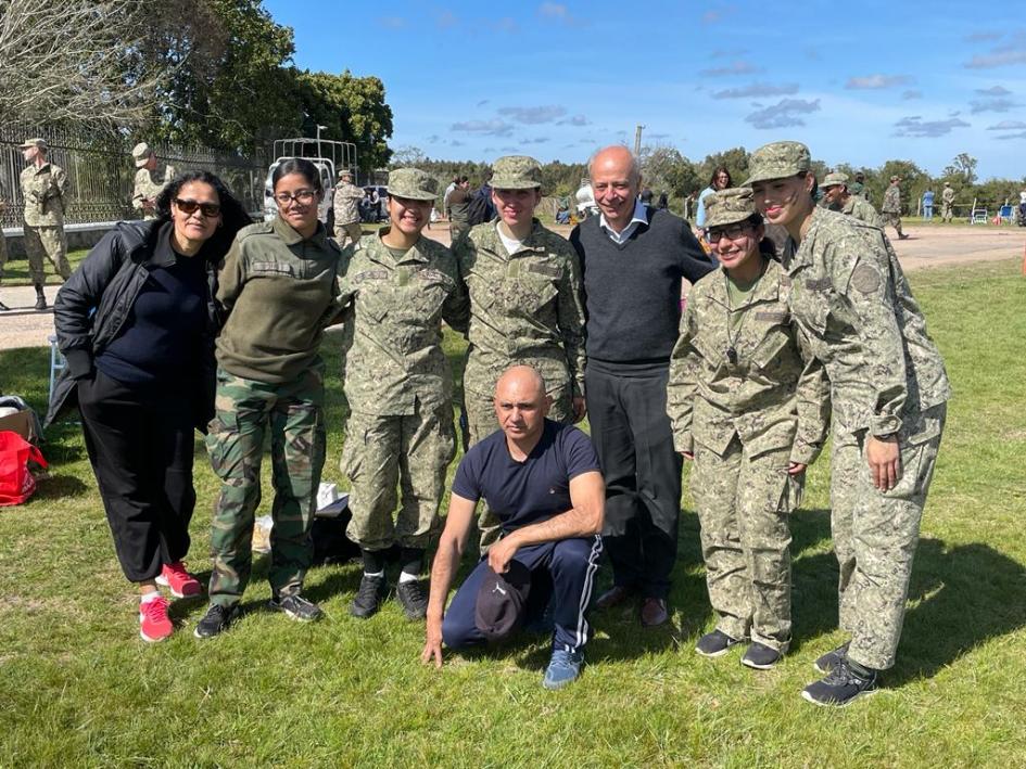 Ministro García con alumnos del liceo Militar Ministro García con alumnos del liceo Militar