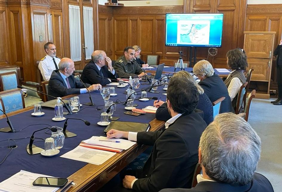Ministro de Defensa con Senadores Ministro de Defensa con Senadores
