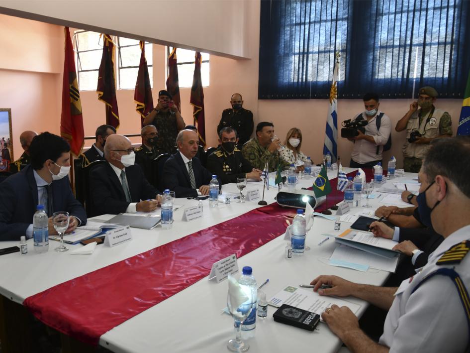 Reunión de ministros de Defensa UY BRA Reunión de ministros de Defensa UY BRA