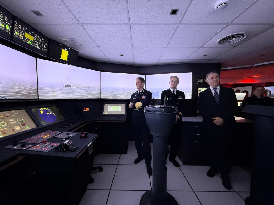 Visita a Centro de Simulación de la Escuela Naval