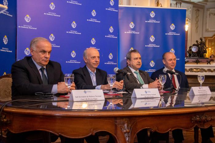 Ministro de Defensa Nacional junto a Ministro de Vivienda y autoridades del MVOT y del MDN Ministro de Defensa Nacional junto a Ministro de Vivienda y autoridades del MVOT y del MDN