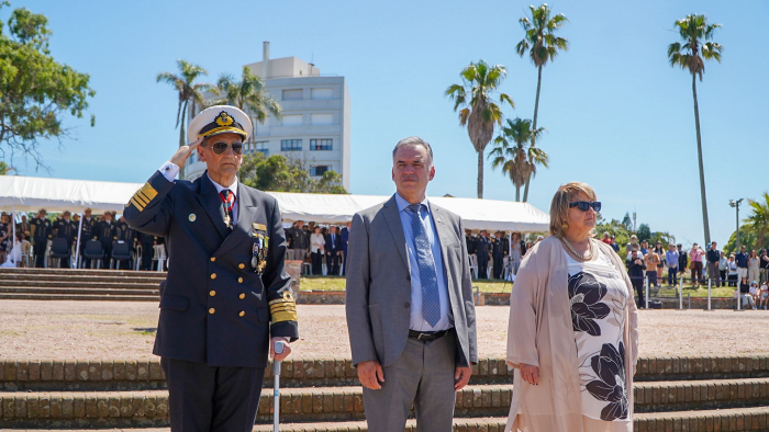 Presidente, Ministra y Comandante en Jefe Presidente, Ministra y Comandante en Jefe