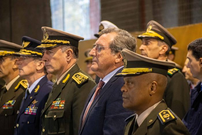 Ministro y autoridades del Ejército Nacional