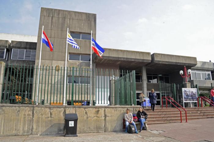 Fachada edificio Hospital Militar-entrada por Avda. Centenario