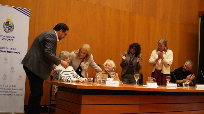 Homenaje a las madres de detenidos desaparecidos