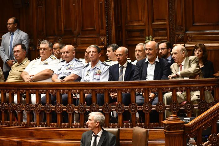 Mando superior de las Fuerzas Armadas en el Parlamento Mando superior de las Fuerzas Armadas en el Parlamento