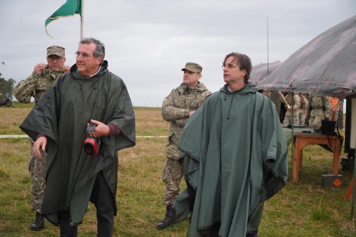 Presidente Luis Lacalle Pou y ministro de Defensa Armando Castaingdebat