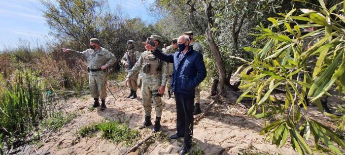 Ministro de Defensa, Javier García en Paraje La Higuera, a orillas del Río Negro