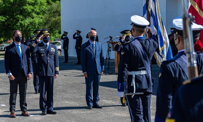 Presidente Luis Lacalle Pou y Ministro de Defensa Javier García en clausura de cursos de la EMA