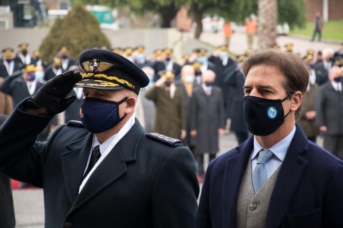 Comandante FAU y presidente Luis Lacalle Pou