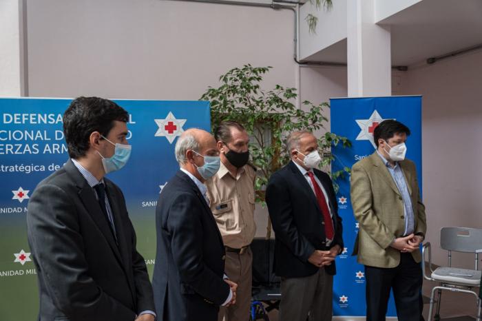 Autoridades del MDN junto a autoridades del Rotary Club