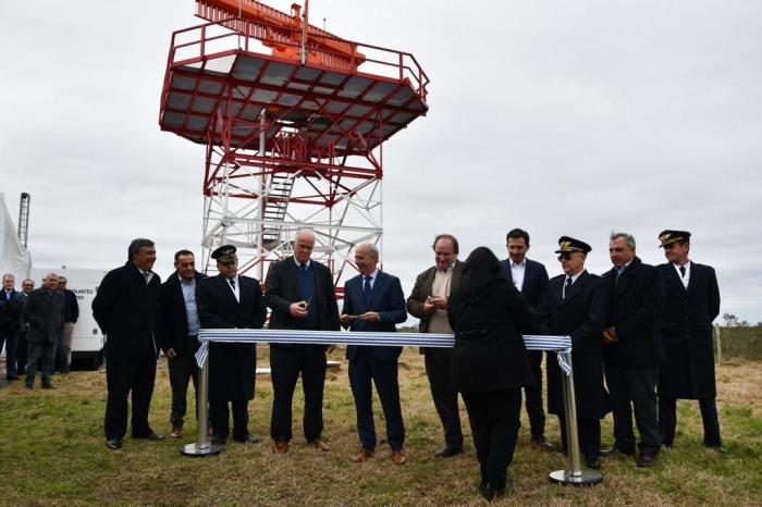 Autoridades inaugurando radar en Santa Bernardina (Durazno)