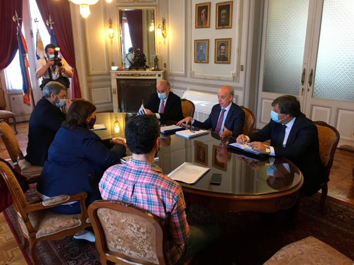Reunión con Frente Amplio