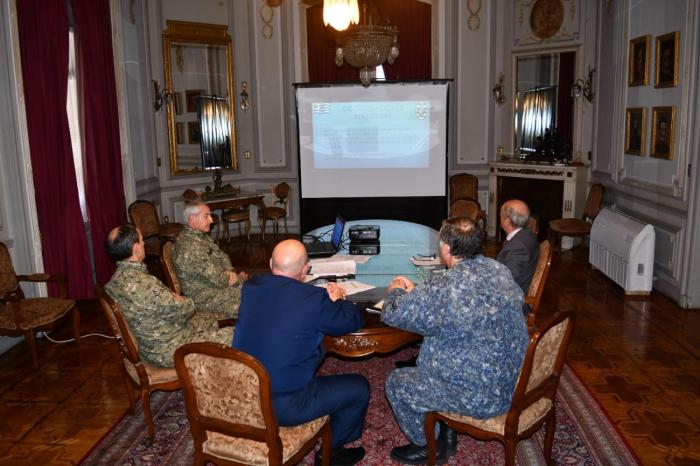Reunión entre el Ministro de Defensa, Comandantes en Jefe y Esmade Reunión entre el Ministro de Defensa, Comandantes en Jefe y Esmade
