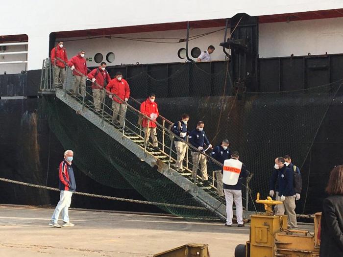 Dotación de verano y grupo de trabajo arribando al Puerto de Montevideo