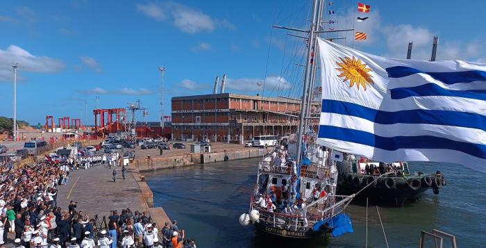 Capitán Miranda partiendo del puerto de Montevideo