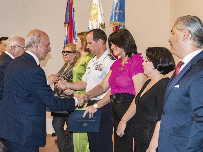 Clausura de cursos en Calen