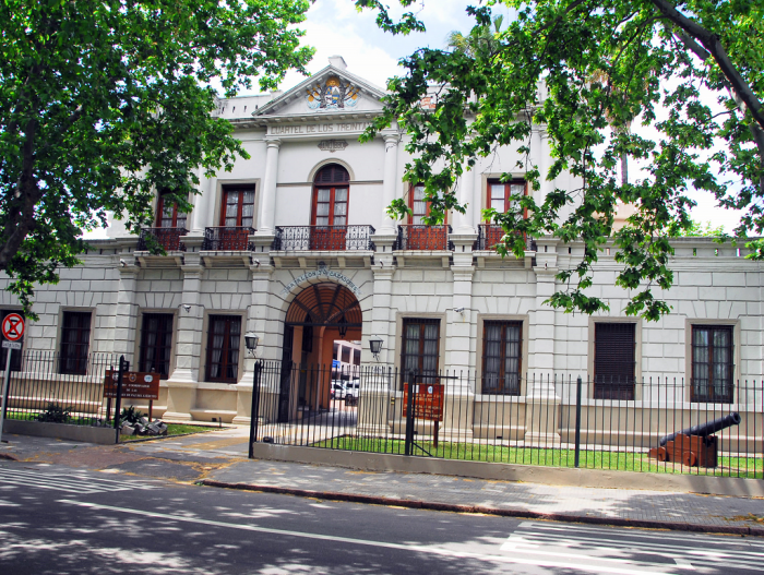 Fachada del Centro de Altos Estudios Nacionales