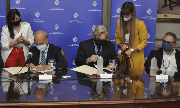 Firma del convenio entre MDN y CND Firma del convenio entre MDN y CND