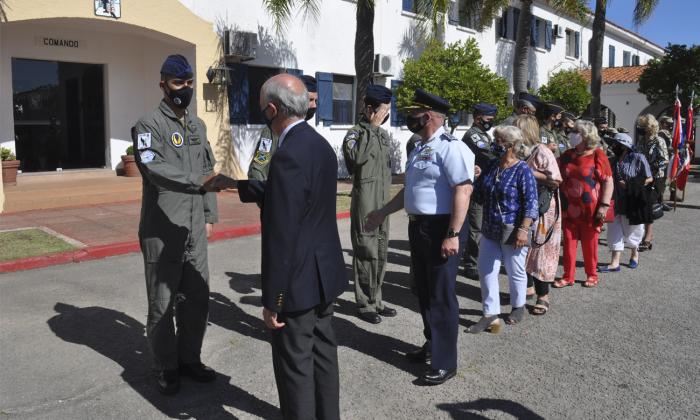 Homenaje a la Fuerza Aérea por "Todos en casa"