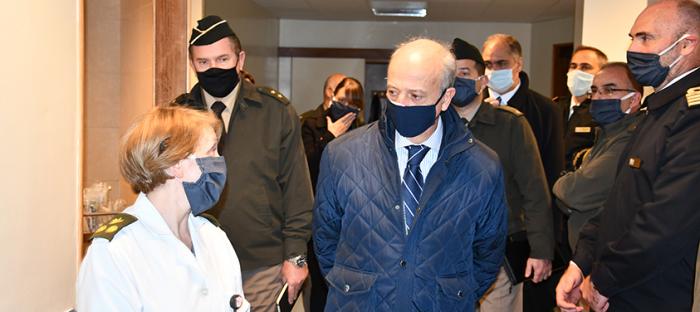 Visita del ministro a Sanidad Militar Ministro Javier García en recorrida por el Hospital Militar
