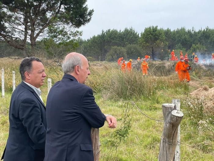 Capacitación a efectivos del Ejército, Fuerza Aérea y bomberos en prevención y combate de incendios forestales Capacitación a efectivos del Ejército, Fuerza Aérea y bomberos en prevención y combate de incendios