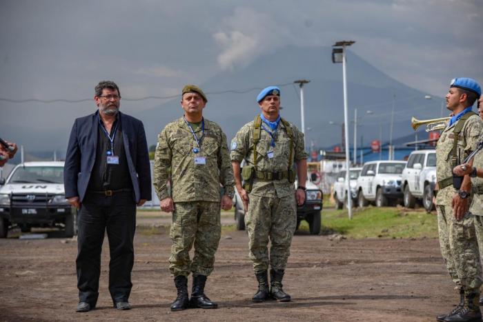 Subsecretario de Defensa, Ing. Agr. Andrés Berterreche, Comandante en Jefe del Ejército, Gral. de Ejército Claudio Feola y autoridad del Ejército en el Congo Subsecretario de Defensa, Ing. Agr. Andrés Berterreche, Comandante en Jefe del Ejército, Gral. de Ejército Claudio Feola y autoridad del Ejército en el Congo