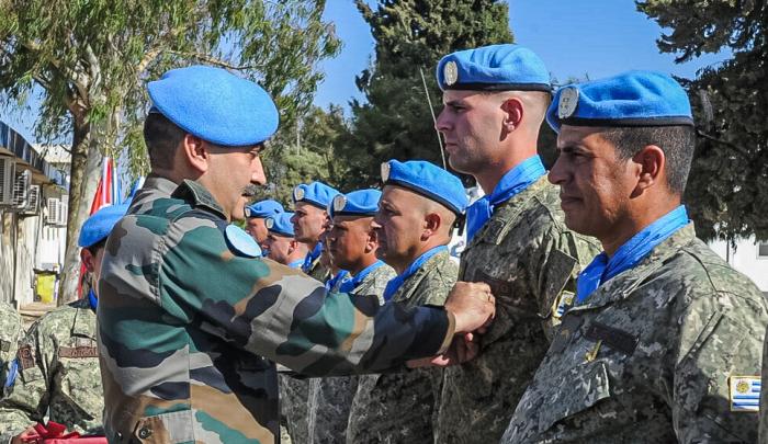 Entrega de medallas al personal 