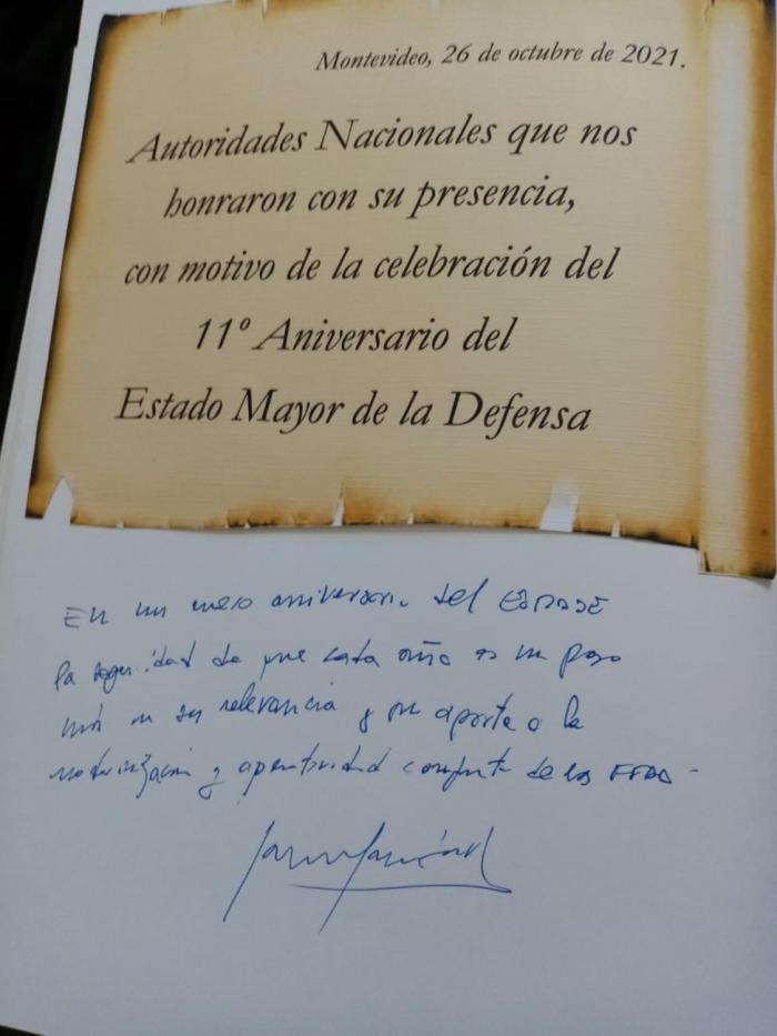 saludo del ministro de defensa nacional 11avo aniversario ESMADE 